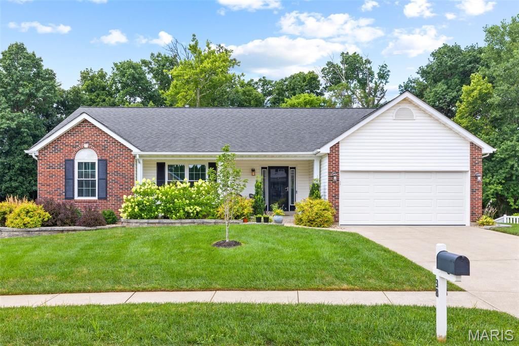 38 Eagle Spur Court , Saint Charles, MO 63303 Main Photo