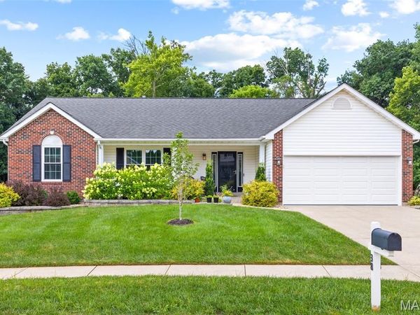 38 Eagle Spur Court , St Charles, MO 63303