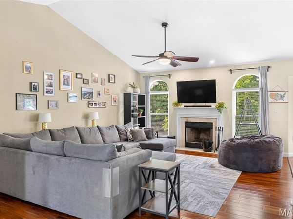 38 Eagle Spur Court , St Charles, MO 63303