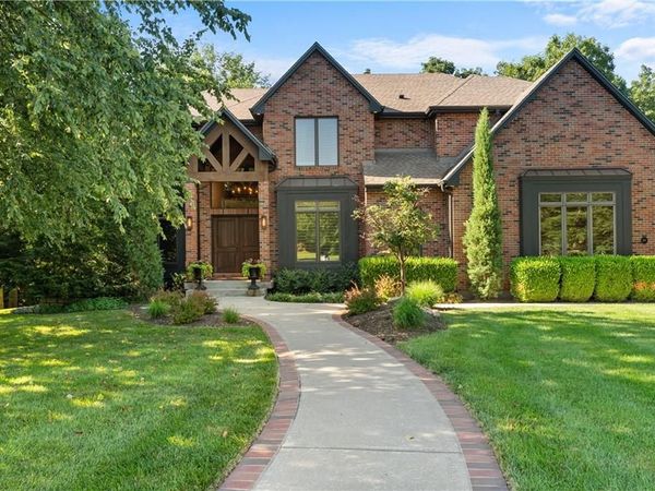 301 NW Rockhill Circle, Lee's Summit, MO 64081
