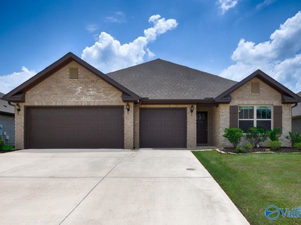 102 Barlow Way, Owens Cross Roads, AL 35763