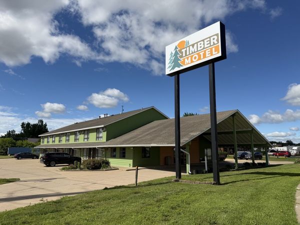 2225 Lincoln Way, Clinton, IA 52732