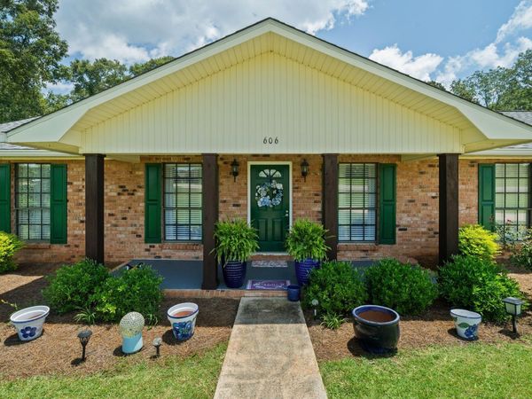 606 Pierce Rd., Columbia, MS 39429
