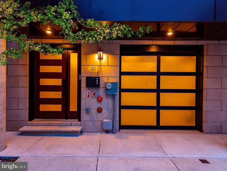 252 Gates Street, Philadelphia, PA 19128 Main Photo
