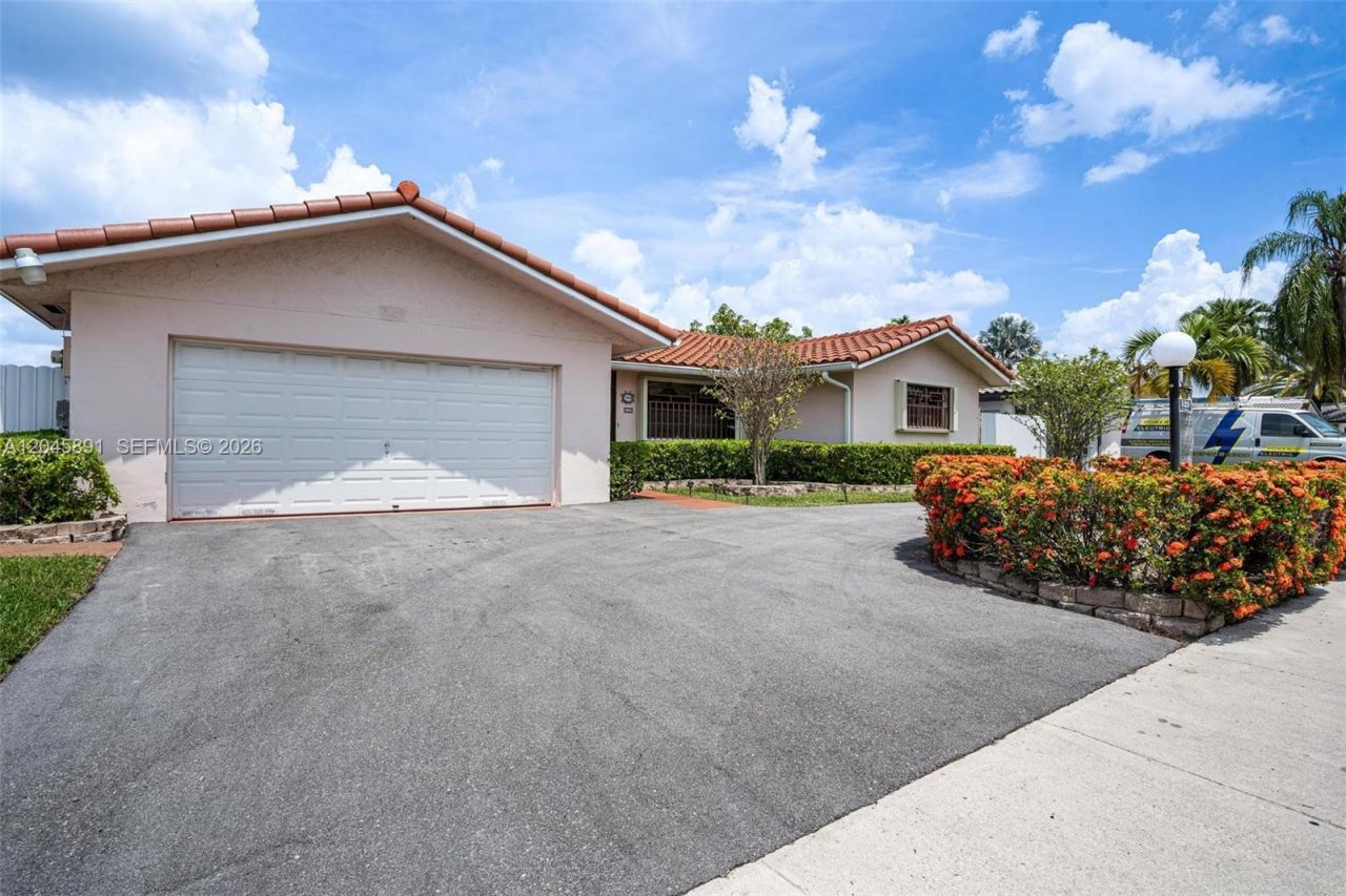 520 NW 132nd Ct, Miami, FL 33182 Photo