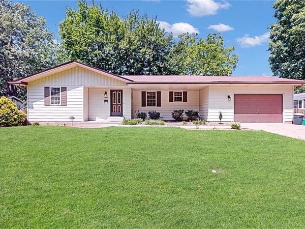 1905 Foster Drive, Belleville, IL 62226
