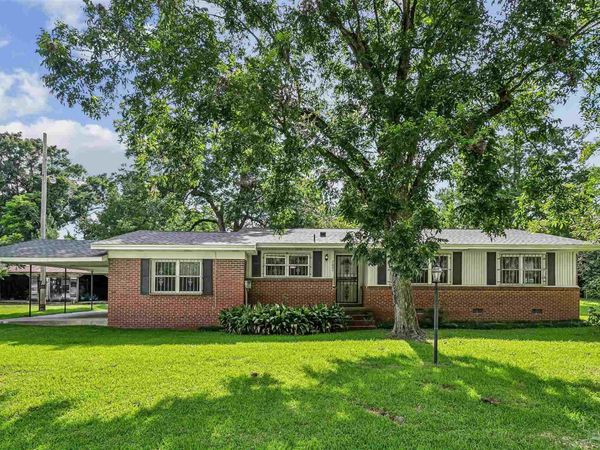 7621 Lodge Dr, Century, FL 32535