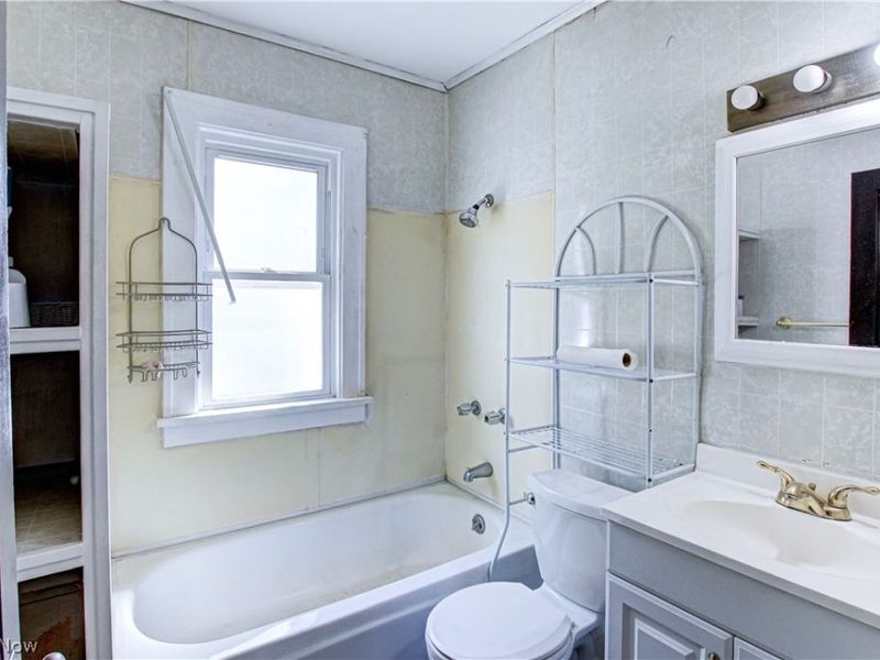 2189 W 105th Street, Cleveland, OH 44102 Photo 16