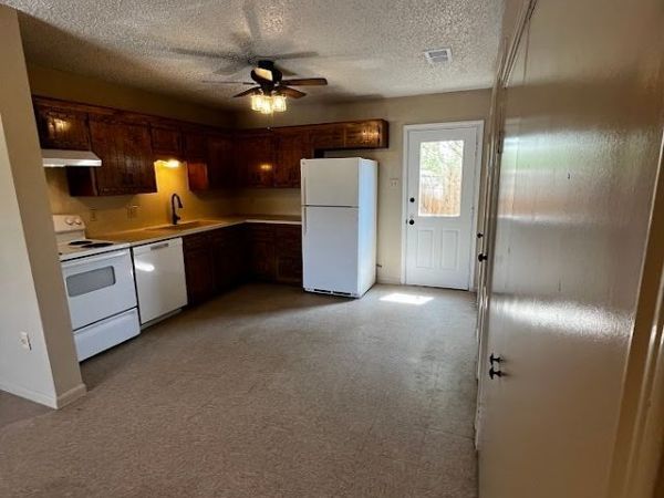 202 N Walnut , Unit 104, Lampasas, TX 76550