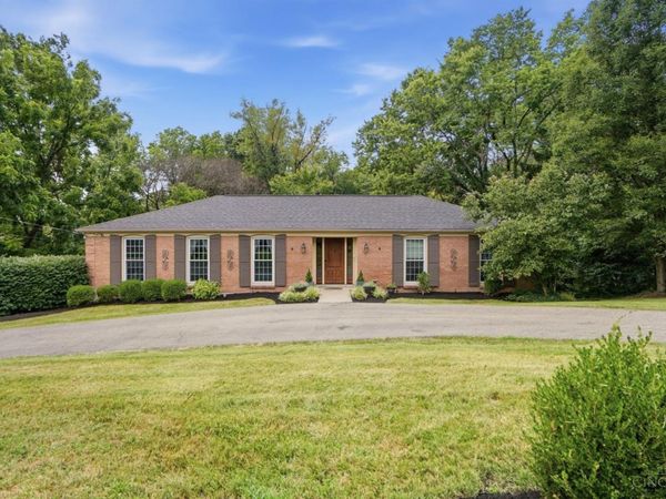 215 Compton Road, Wyoming, OH 45215