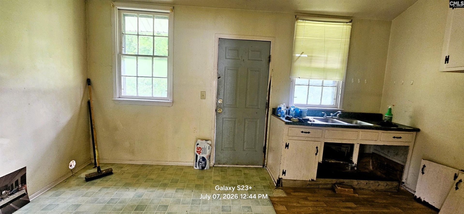 613 Henry Street  Photo 7