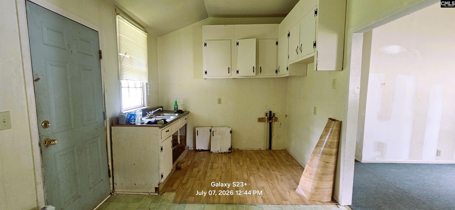 613 Henry Street  Photo 8