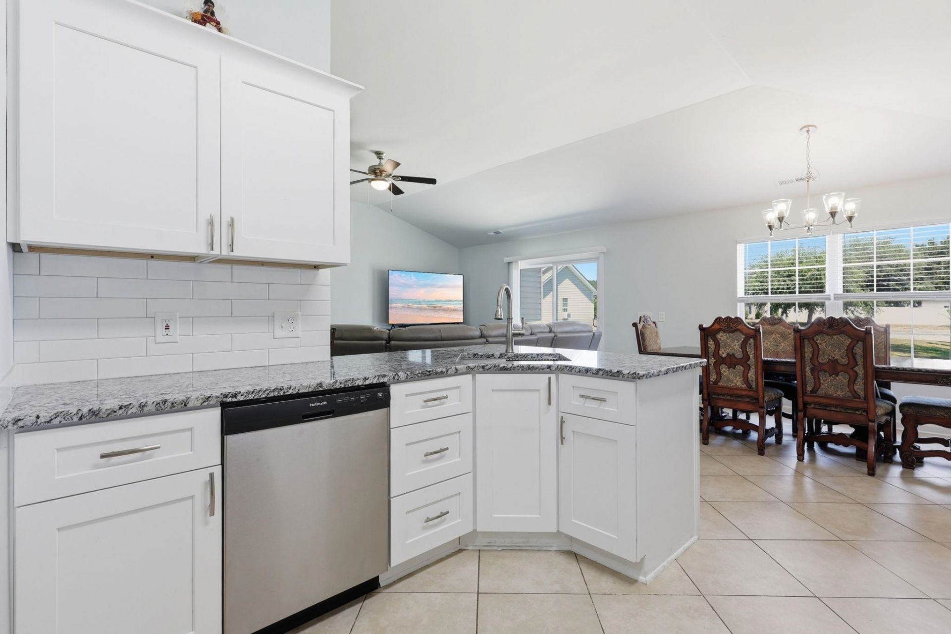 245 Silverbelle Blvd. Photo 12