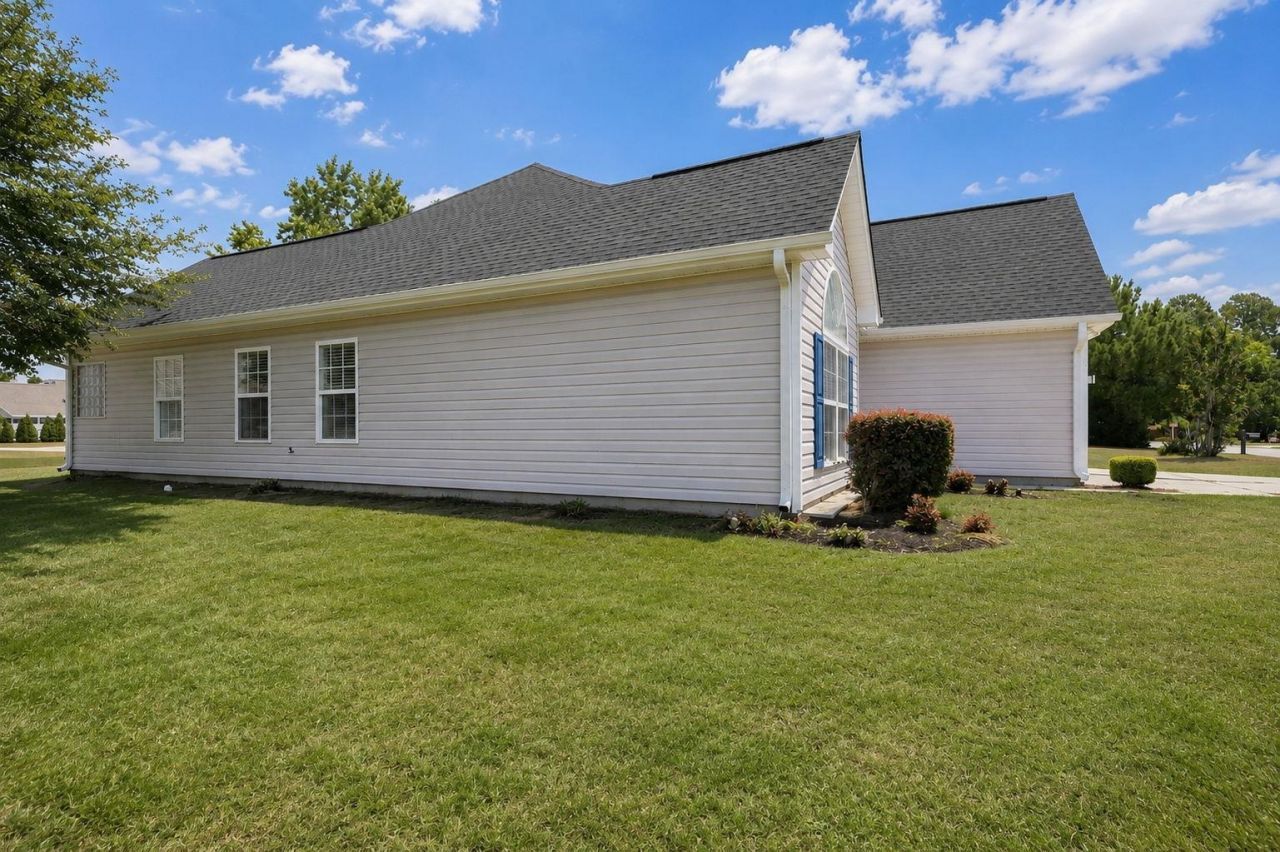 245 Silverbelle Blvd. Photo 32