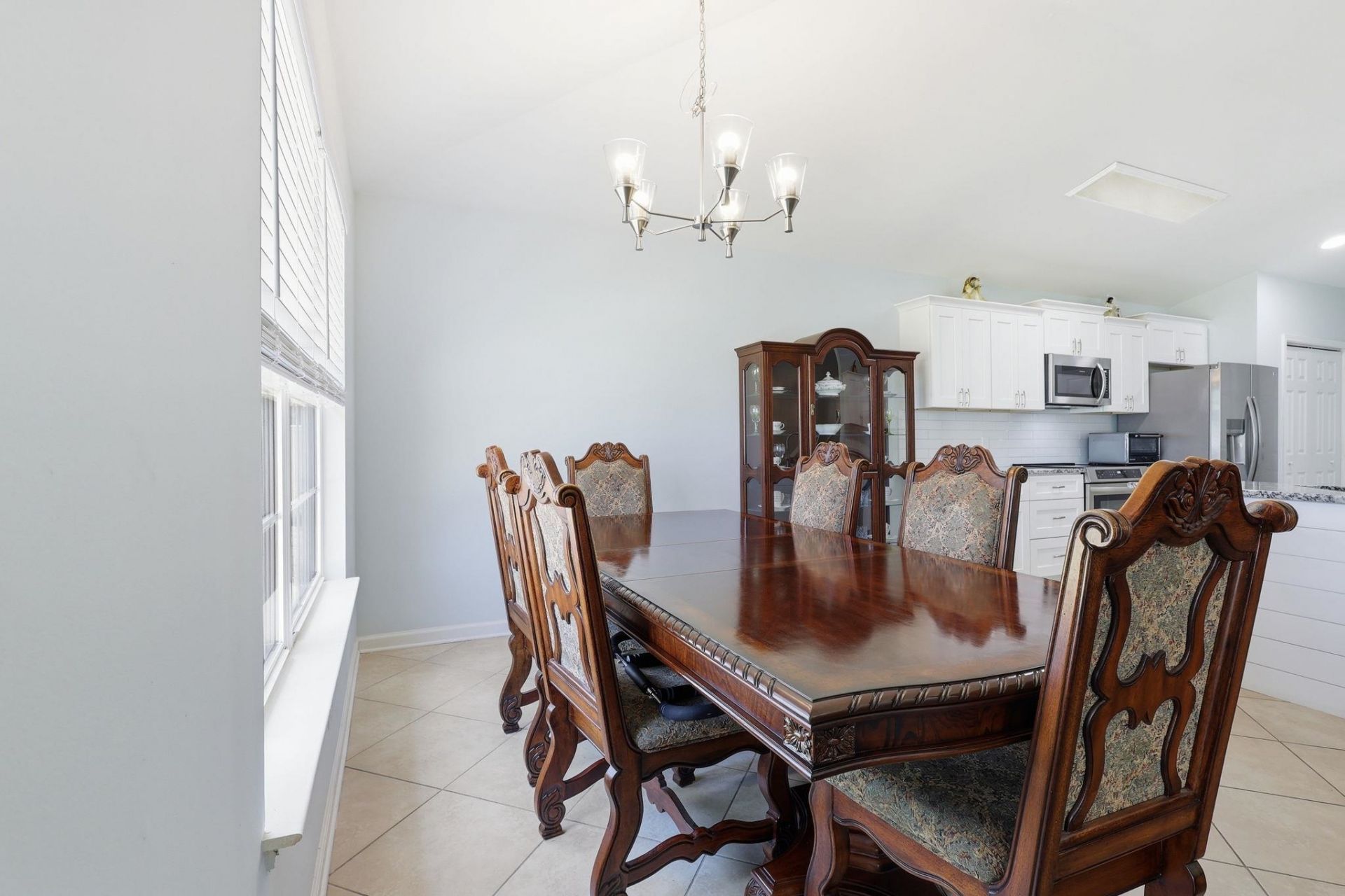 245 Silverbelle Blvd. Photo 7