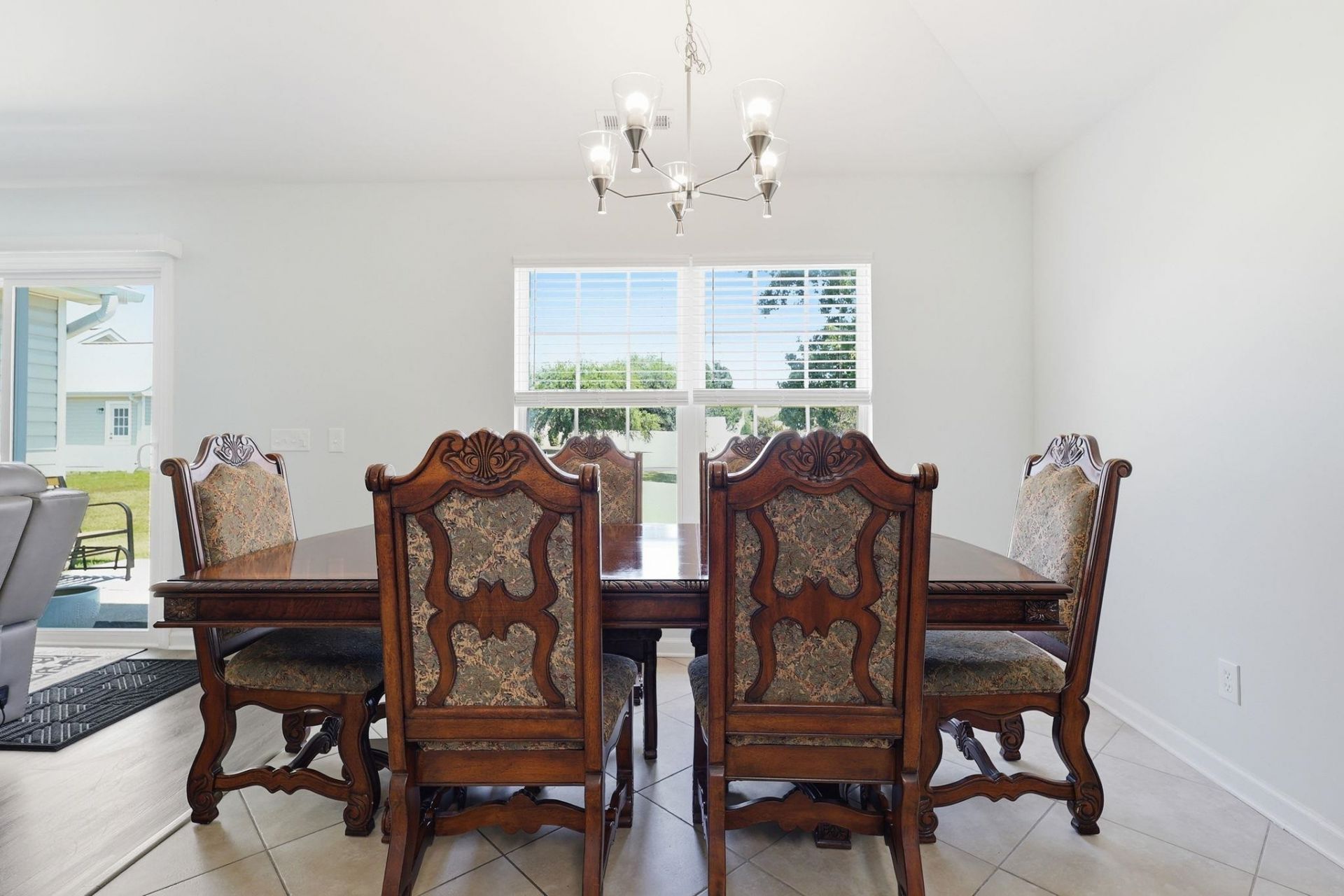 245 Silverbelle Blvd. Photo 8