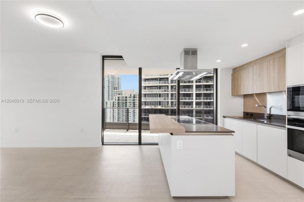1000 Brickell Plz , Unit 4015, Miami, FL 33131 Photo