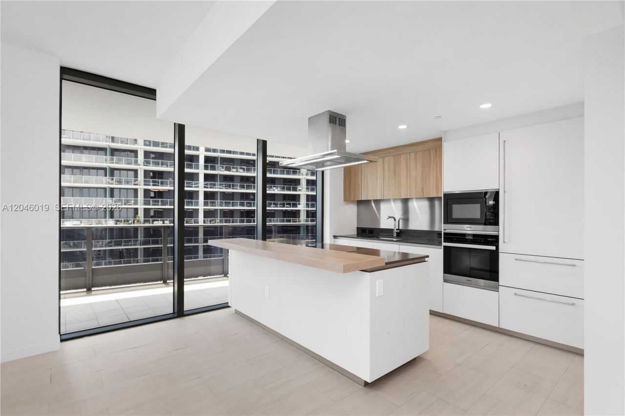 1000 Brickell Plz , Unit 4015, Miami, FL 33131 Photo