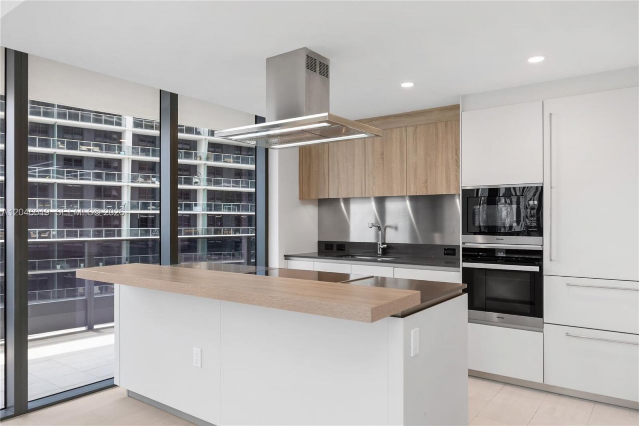 1000 Brickell Plz , Unit 4015, Miami, FL 33131 Photo