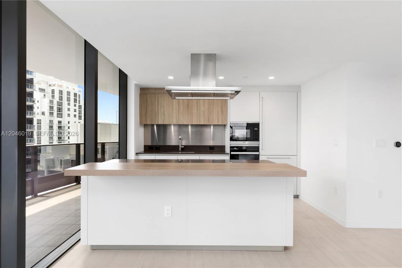 1000 Brickell Plz , Unit 4015, Miami, FL 33131 Photo