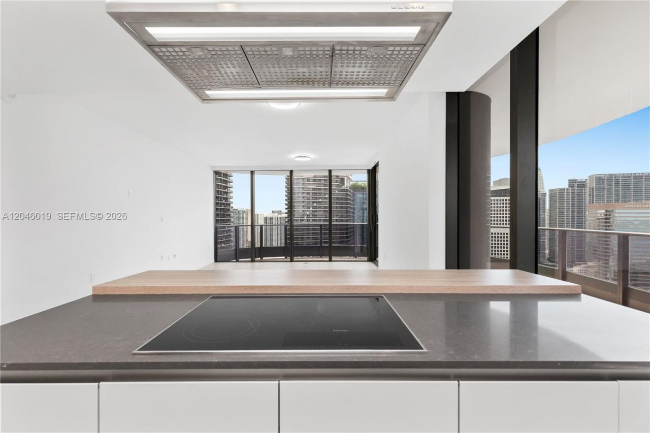 1000 Brickell Plz , Unit 4015, Miami, FL 33131 Photo
