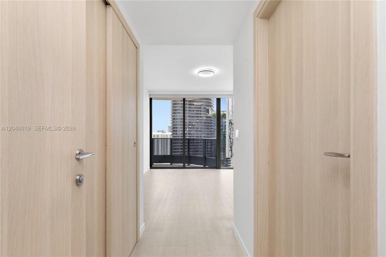 1000 Brickell Plz , Unit 4015, Miami, FL 33131 Photo