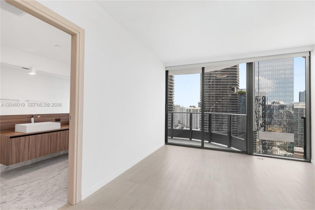 1000 Brickell Plz , Unit 4015, Miami, FL 33131 Photo