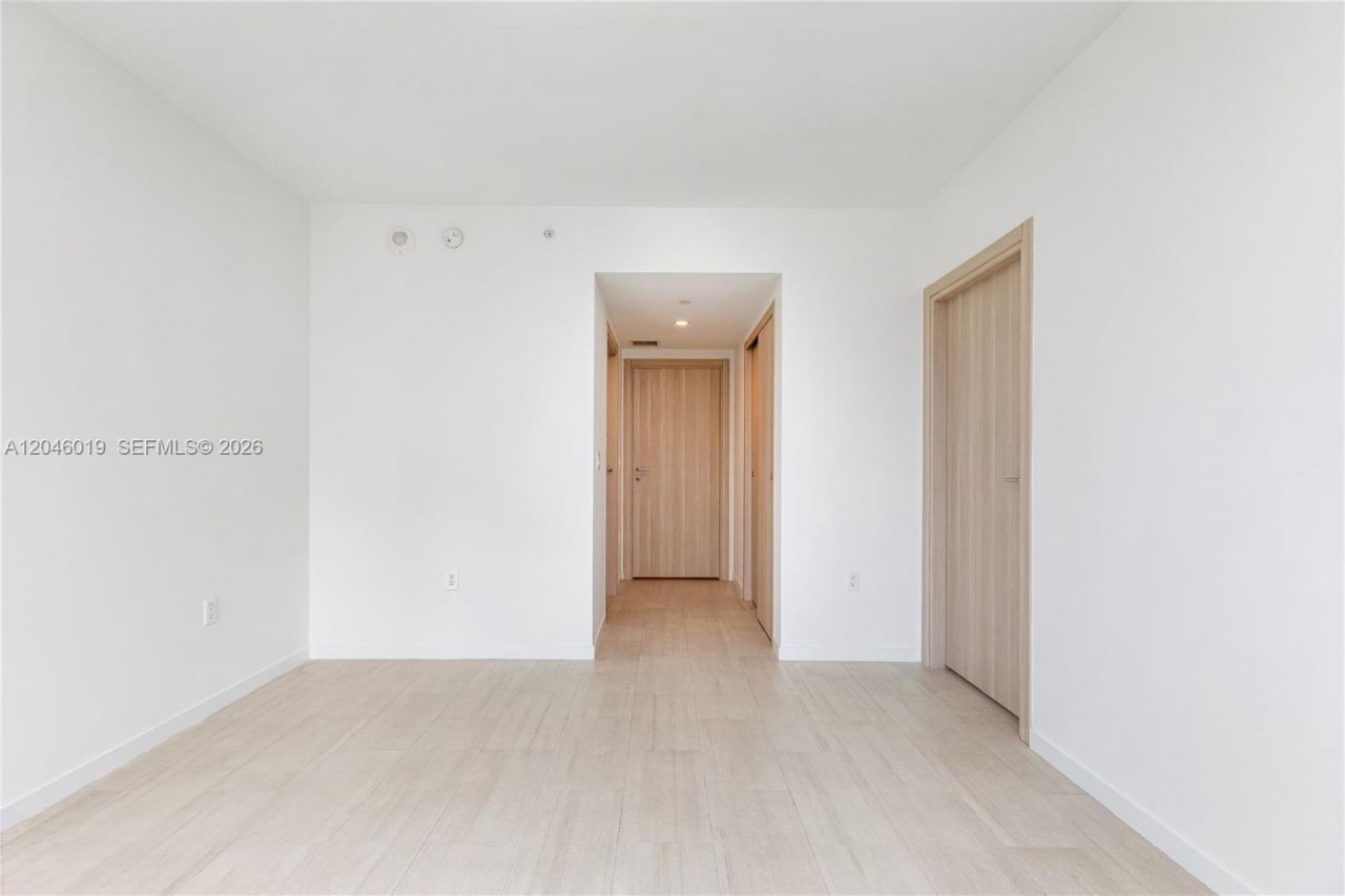 1000 Brickell Plz , Unit 4015, Miami, FL 33131 Photo
