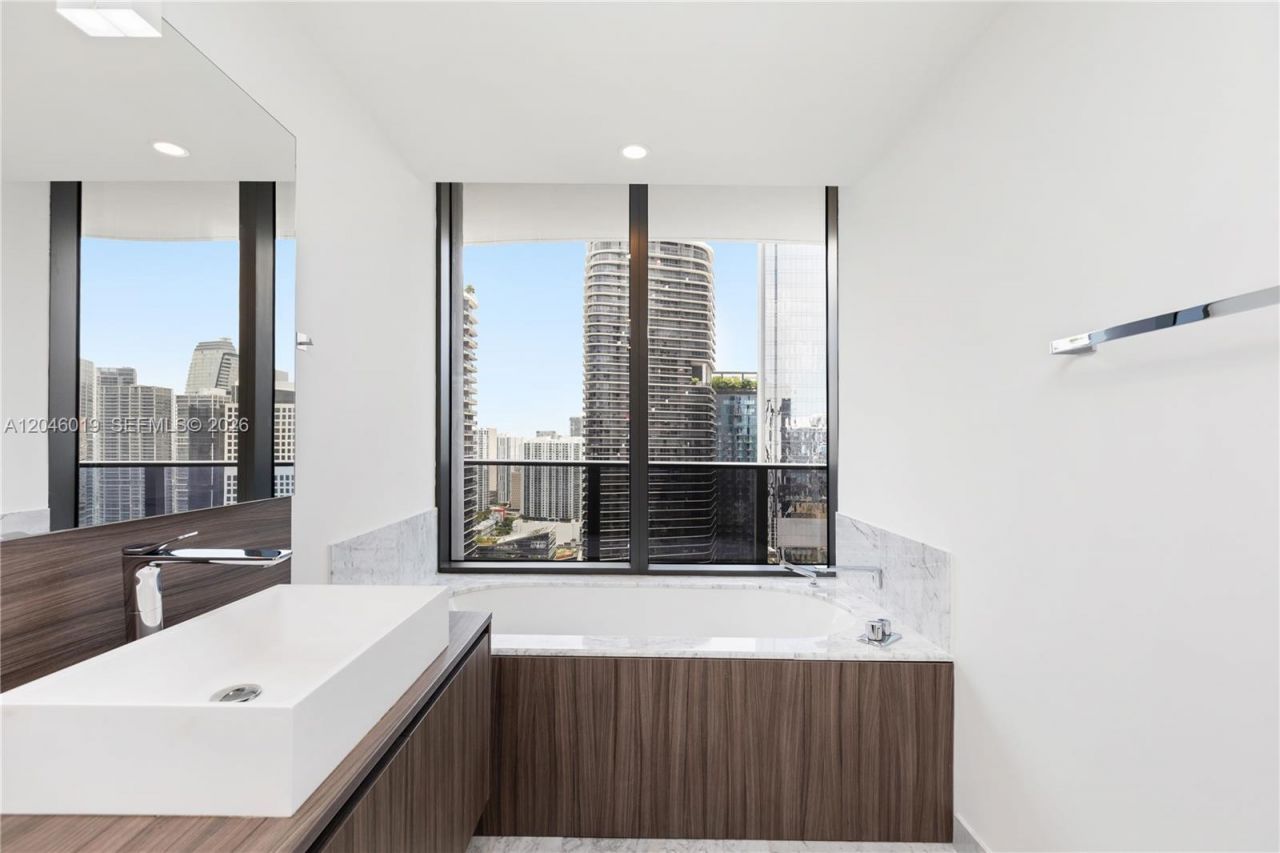 1000 Brickell Plz , Unit 4015, Miami, FL 33131 Photo