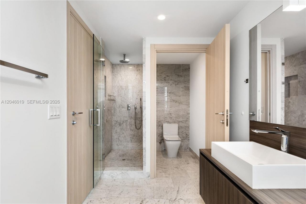 1000 Brickell Plz , Unit 4015, Miami, FL 33131 Photo