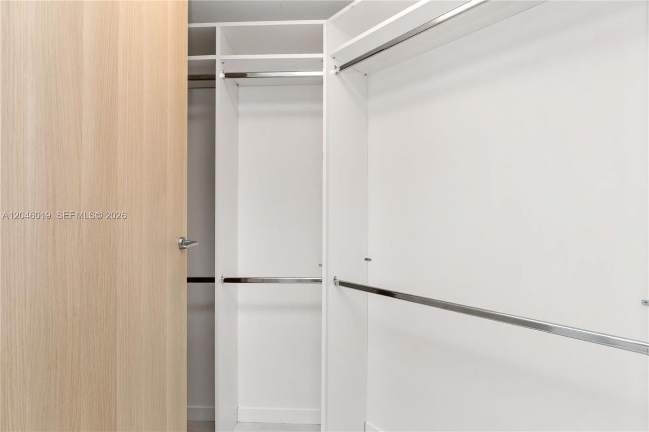 1000 Brickell Plz , Unit 4015, Miami, FL 33131 Photo