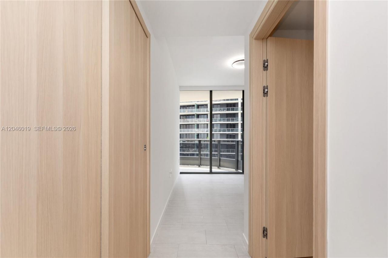 1000 Brickell Plz , Unit 4015, Miami, FL 33131 Photo