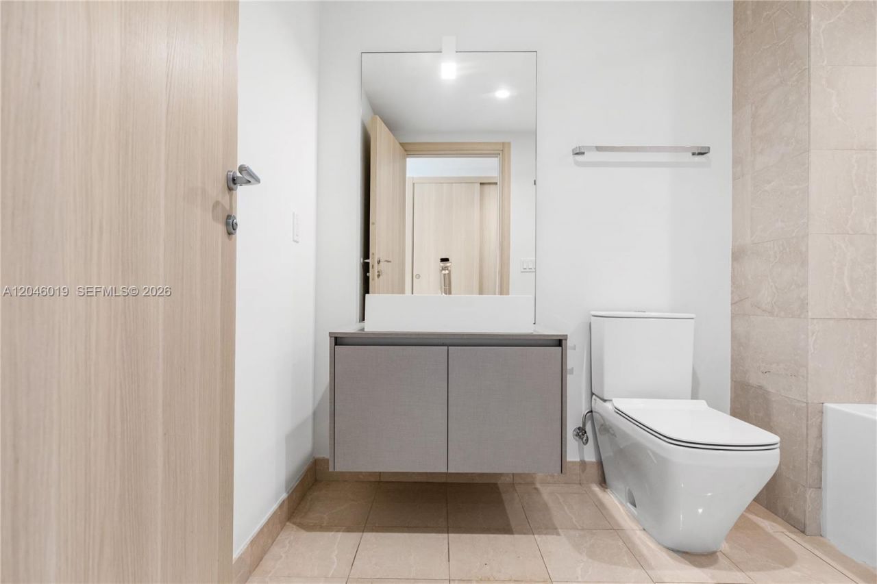 1000 Brickell Plz , Unit 4015, Miami, FL 33131 Photo