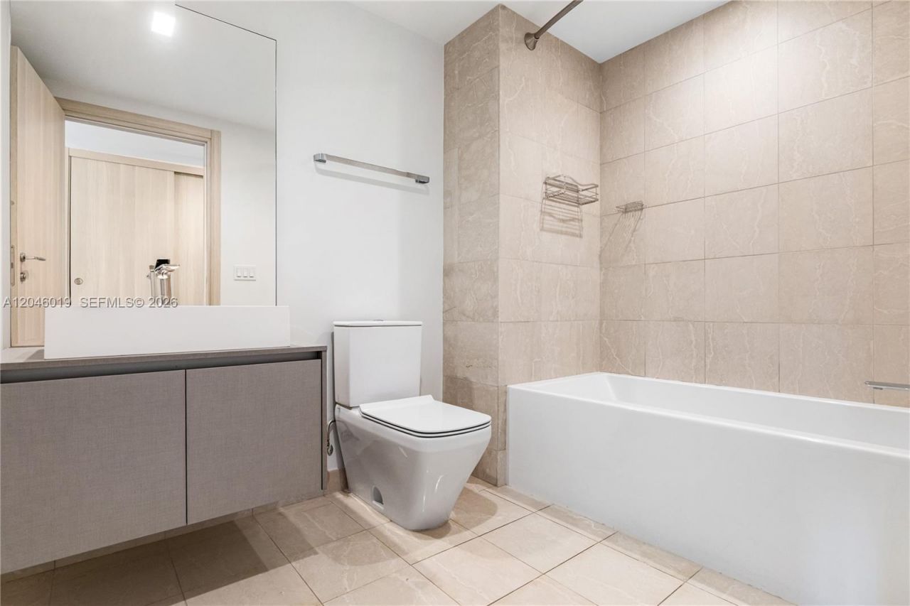 1000 Brickell Plz , Unit 4015, Miami, FL 33131 Photo