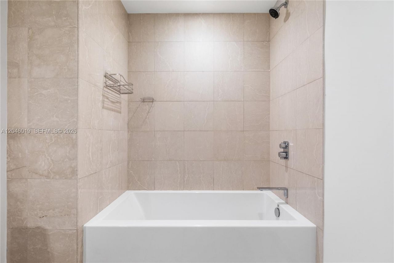 1000 Brickell Plz , Unit 4015, Miami, FL 33131 Photo