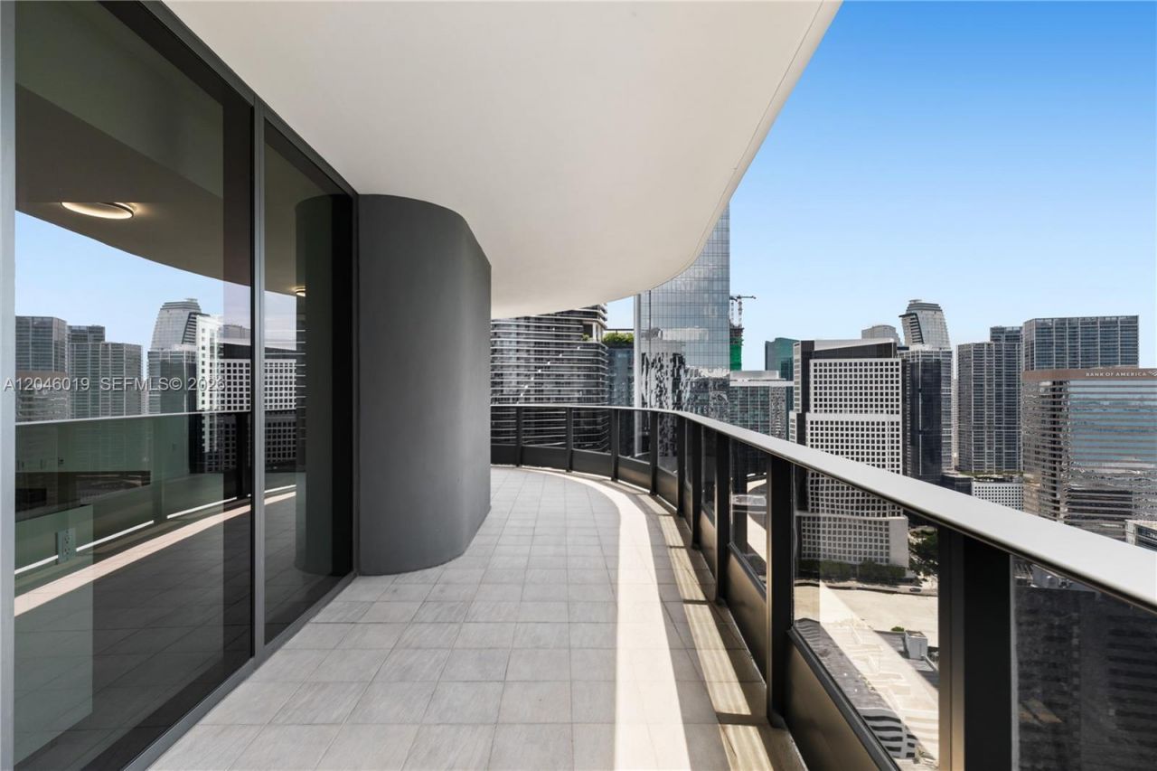 1000 Brickell Plz , Unit 4015, Miami, FL 33131 Photo