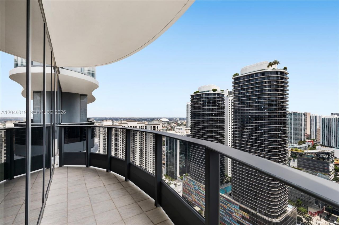 1000 Brickell Plz , Unit 4015, Miami, FL 33131 Photo
