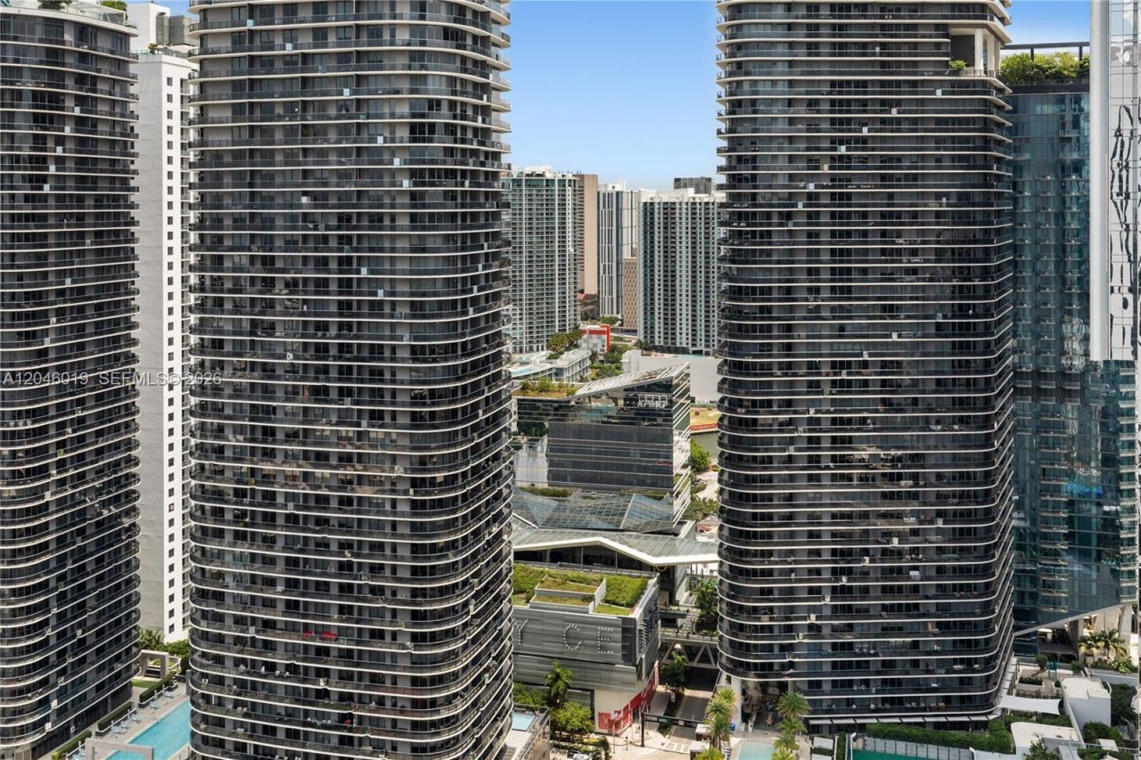 1000 Brickell Plz , Unit 4015, Miami, FL 33131 Photo