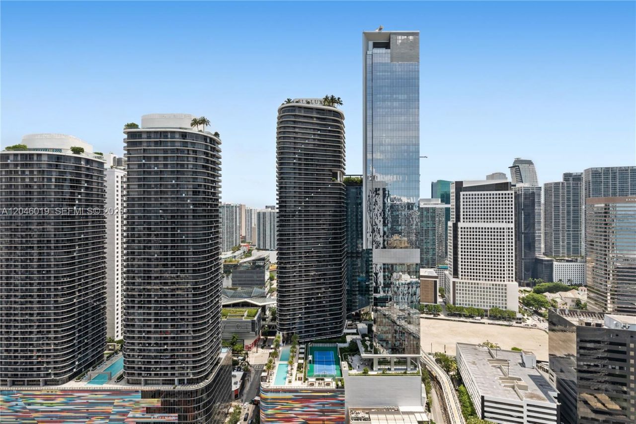 1000 Brickell Plz , Unit 4015, Miami, FL 33131 Photo