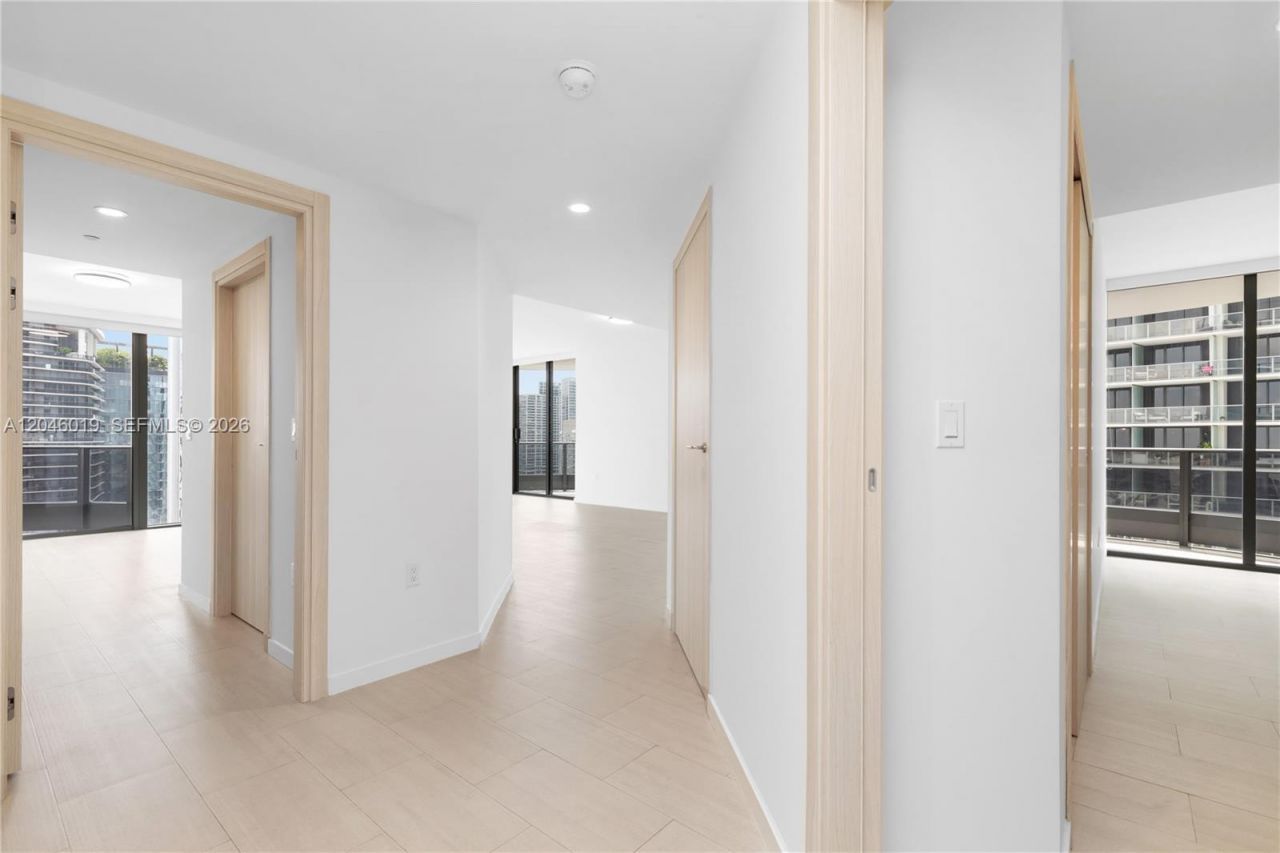 1000 Brickell Plz , Unit 4015, Miami, FL 33131 Photo