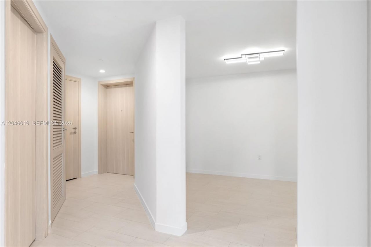 1000 Brickell Plz , Unit 4015, Miami, FL 33131 Photo