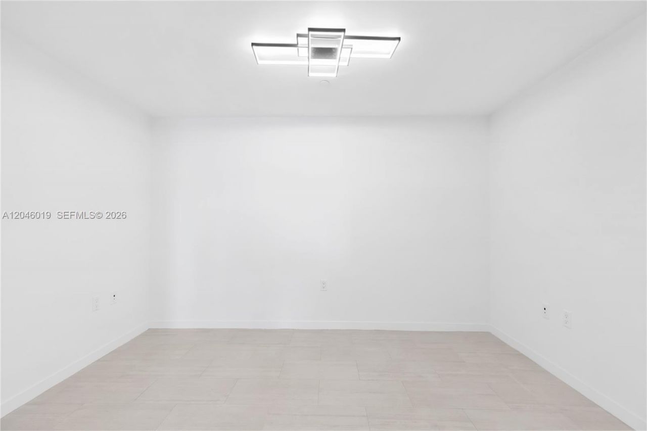 1000 Brickell Plz , Unit 4015, Miami, FL 33131 Photo