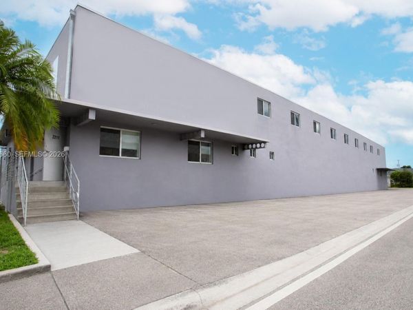 2290 W 8th Ave, Hialeah, FL 33010