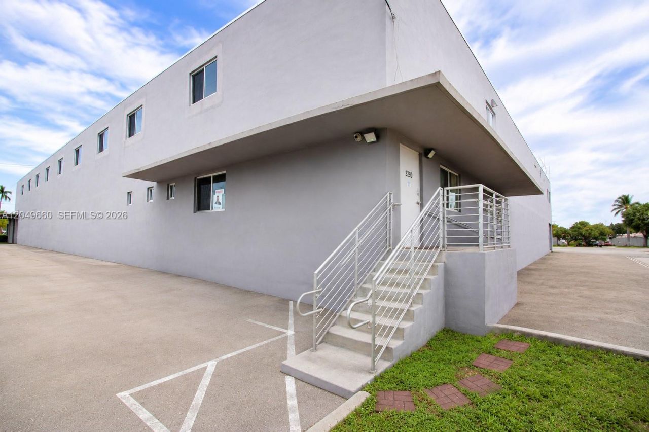 2290 W 8th Ave, Hialeah, FL 33010 Photo