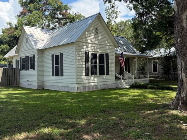 408 Short ST, Smithville, TX 78957
