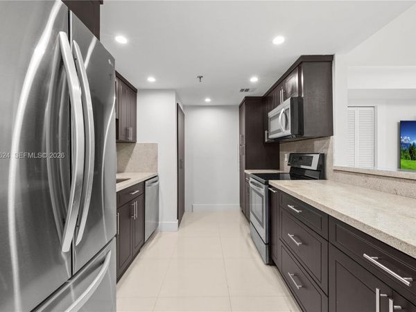 2457 Collins Ave , Unit 307, Miami Beach, FL 33140