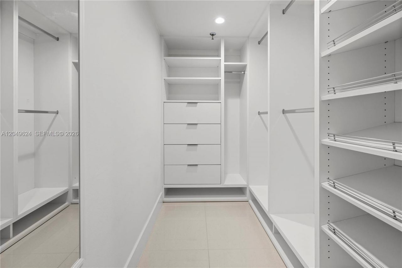 2457 Collins Ave , Unit 307, Miami Beach, FL 33140 Photo