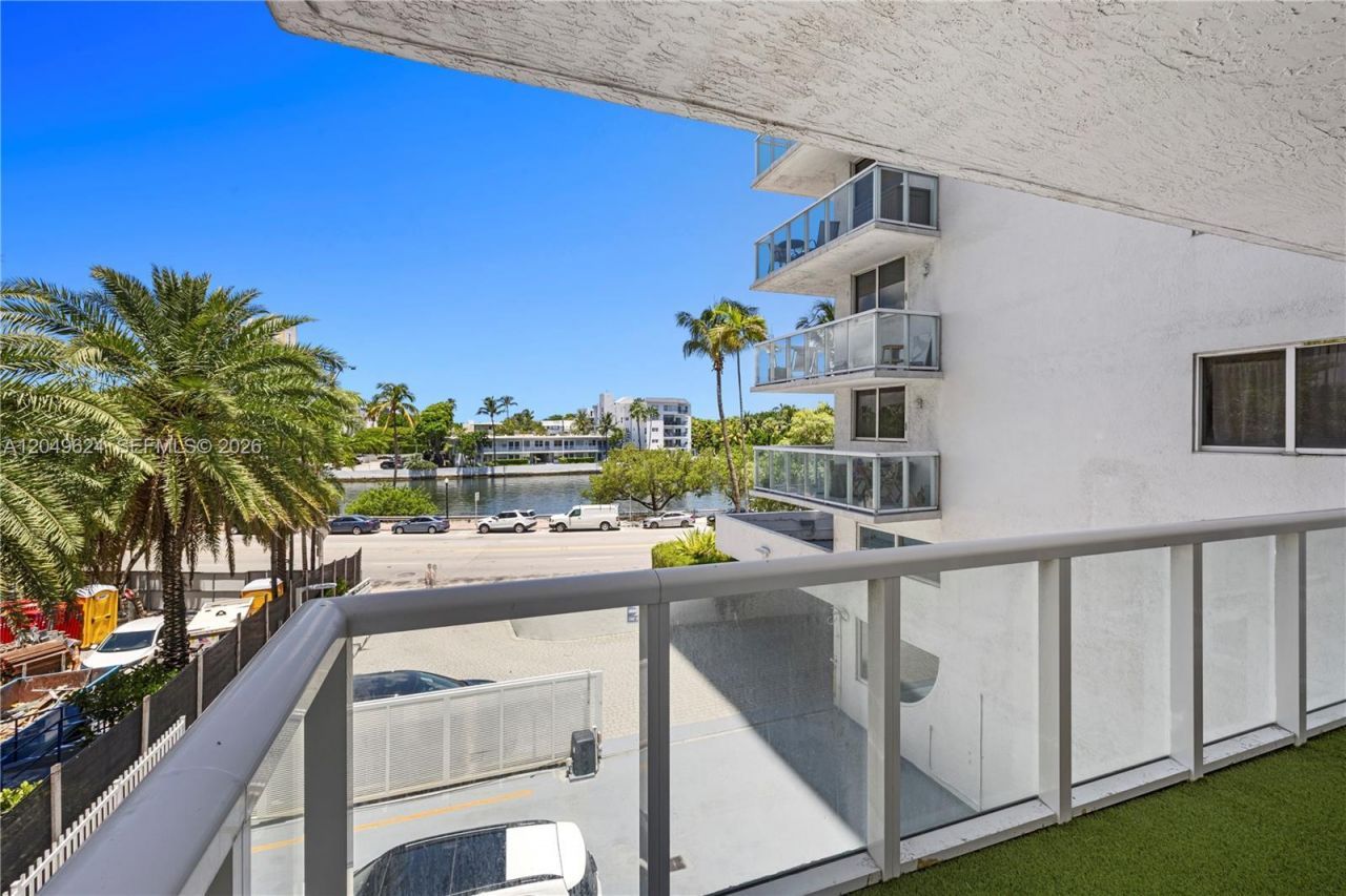 2457 Collins Ave , Unit 307, Miami Beach, FL 33140 Photo