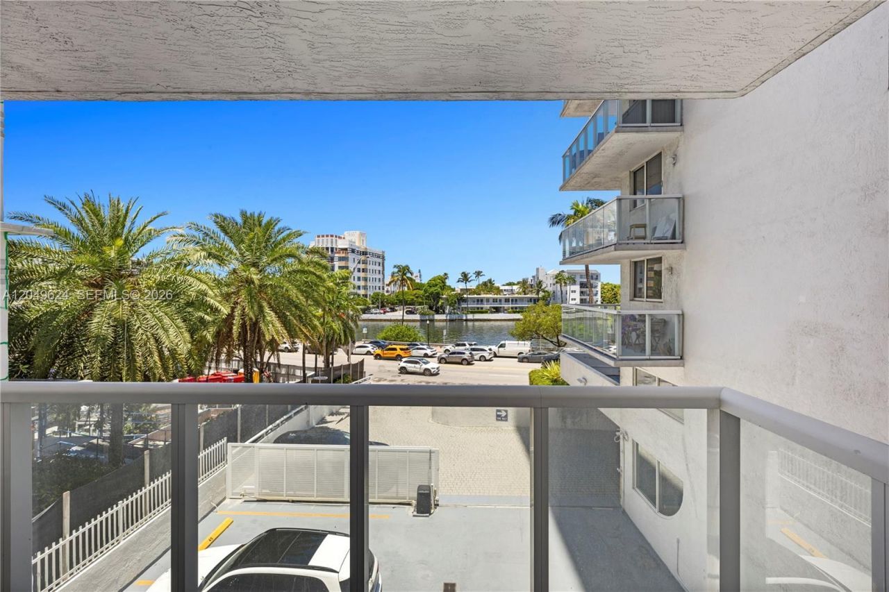 2457 Collins Ave , Unit 307, Miami Beach, FL 33140 Photo