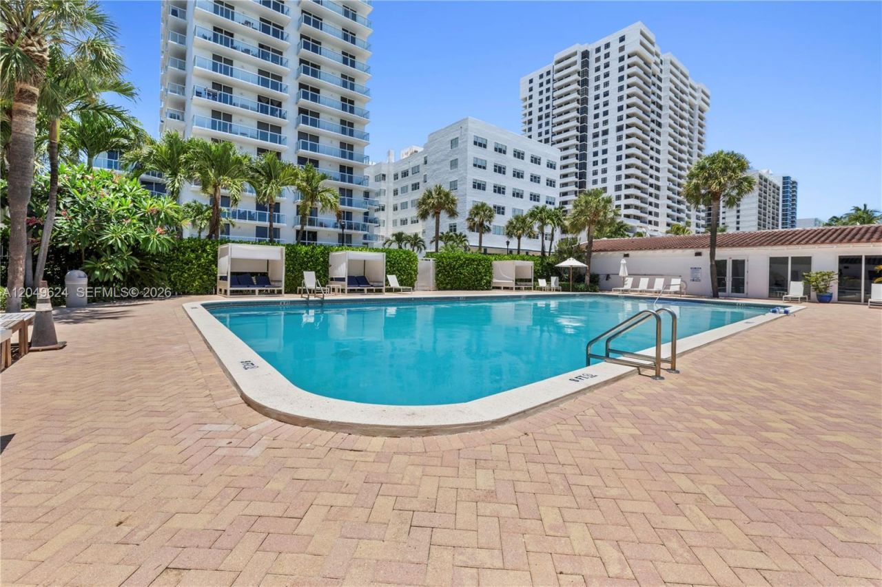 2457 Collins Ave , Unit 307, Miami Beach, FL 33140 Photo